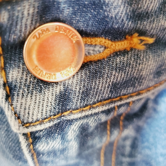 ZARA cutoff denim shorts - Picture 2 of 5